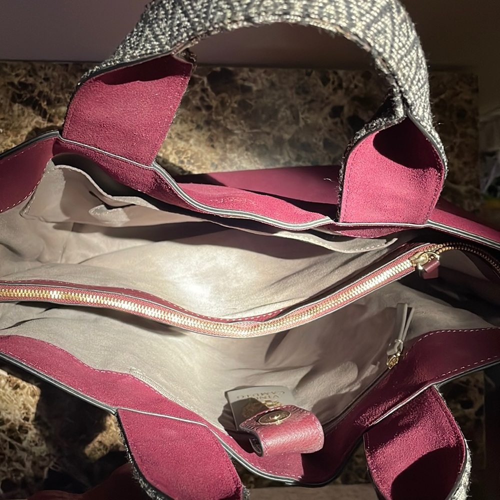Vince Camuto tote - Picture 7 of 8